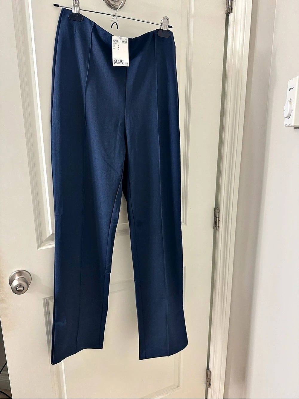 H&Medium Fitted Slacks in Crêpe Jersey Blue Medium